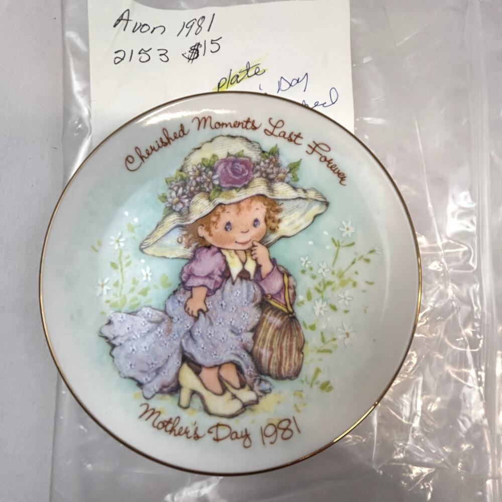 SKU 2153 Vintage 1981 Avon Mother's Day Plate "Cherished Moments" Bezel 5" Japan